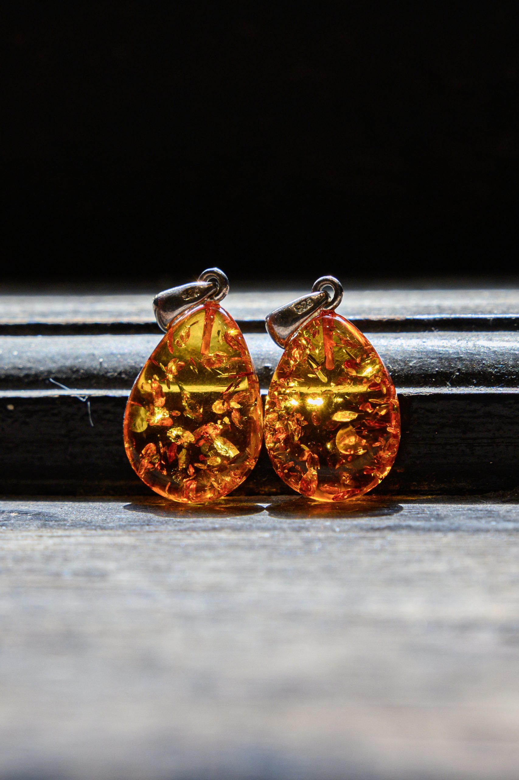 Mặt dây chuyền hổ phách mật ong Cognac Baltic hình giọt nước Mặt dây chuyền hổ phách mật ong Cognac Baltic hình giọt nước